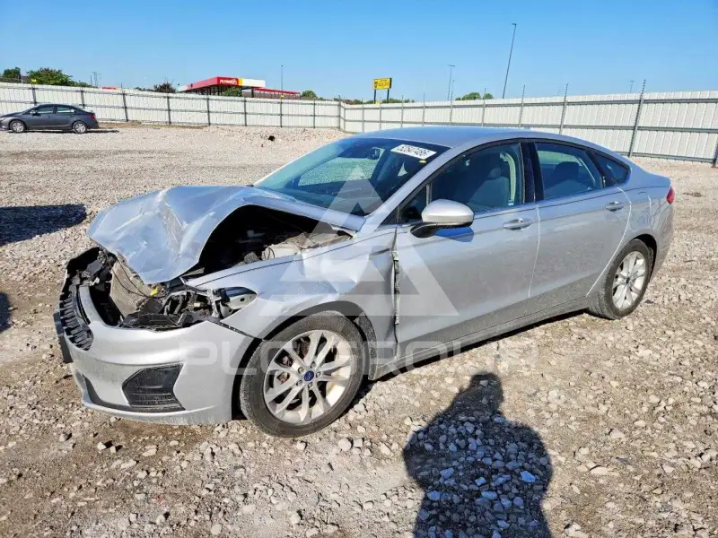 2019 Ford FUSION photo