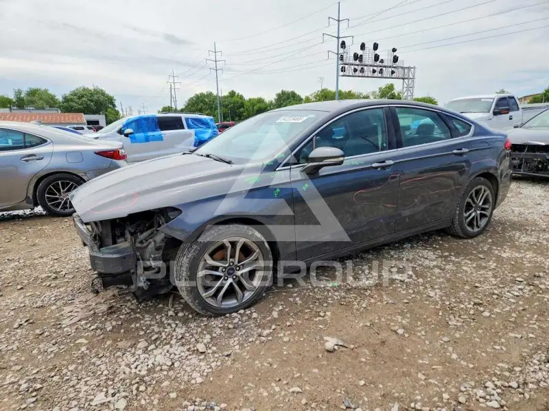 2019 Ford FUSION photo