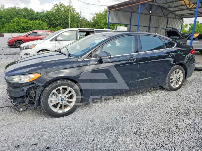 2019 Ford FUSION photo