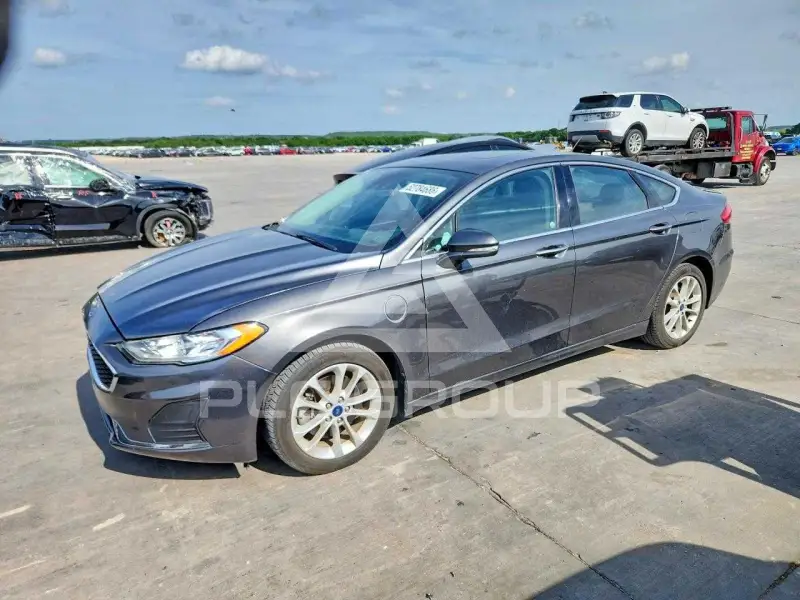 2019 Ford FUSION photo