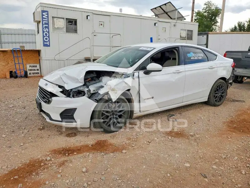 2019 Ford FUSION photo