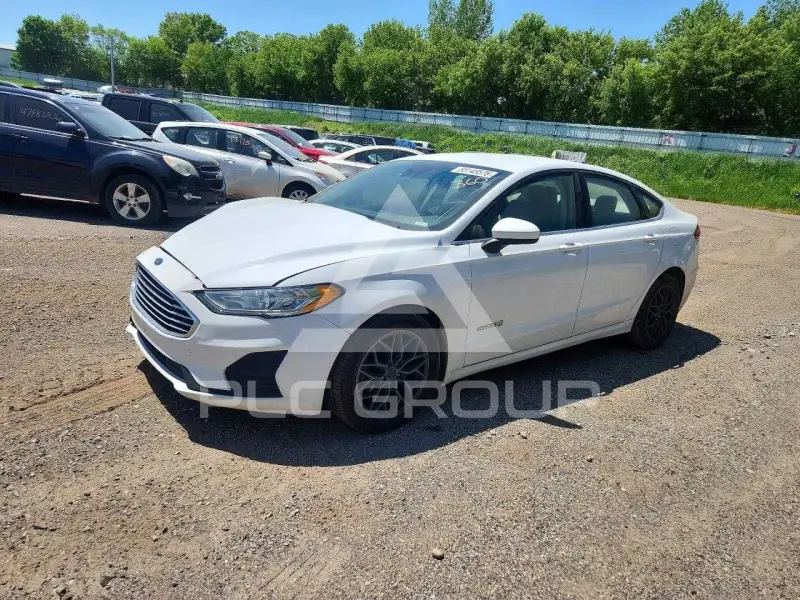 2019 Ford FUSION photo