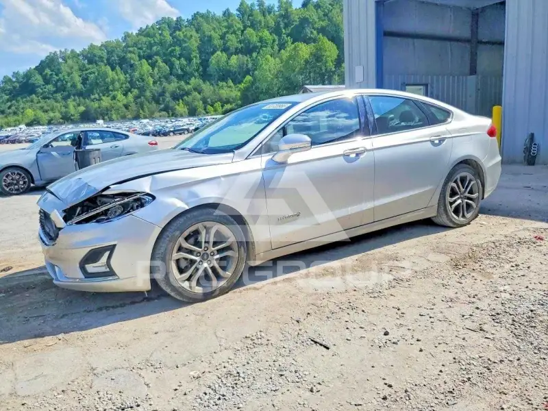 2019 Ford FUSION фото