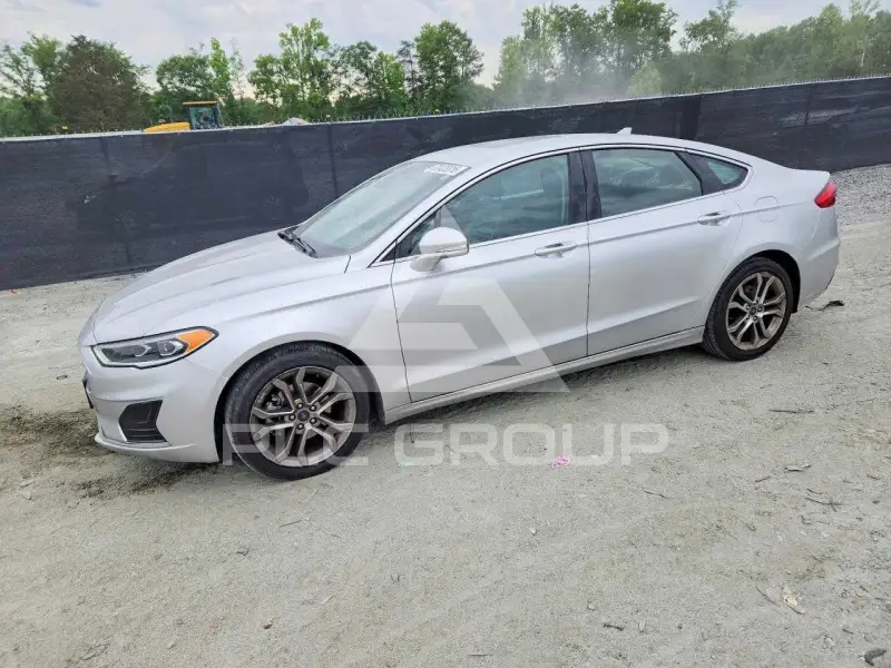 2019 Ford FUSION photo