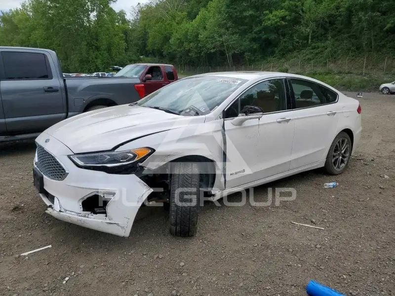 2019 Ford FUSION photo