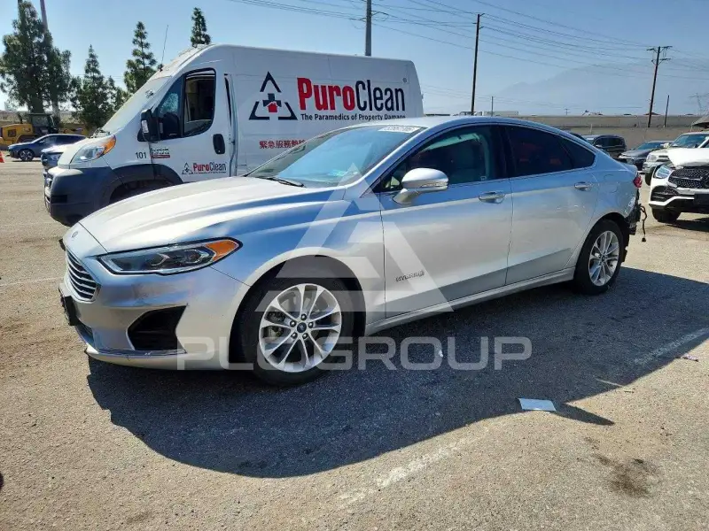 2019 Ford FUSION photo