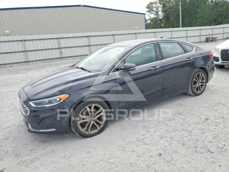2019 Ford FUSION photo