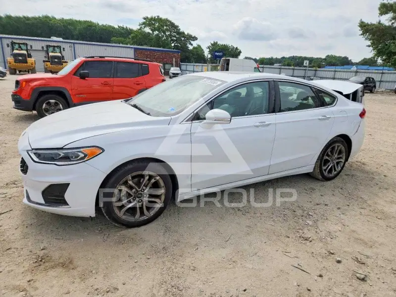 2019 Ford FUSION photo