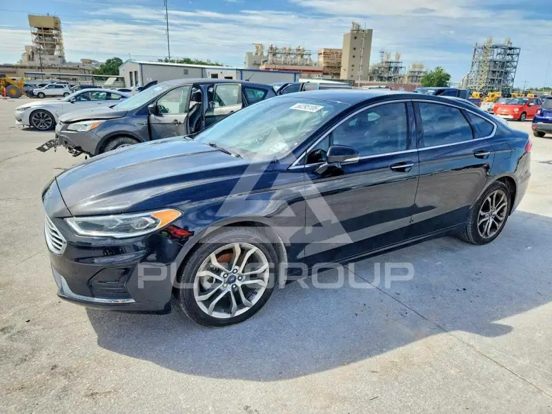2019 Ford FUSION photo