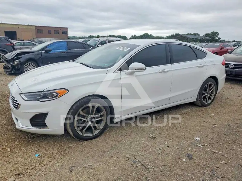 2019 Ford FUSION фото