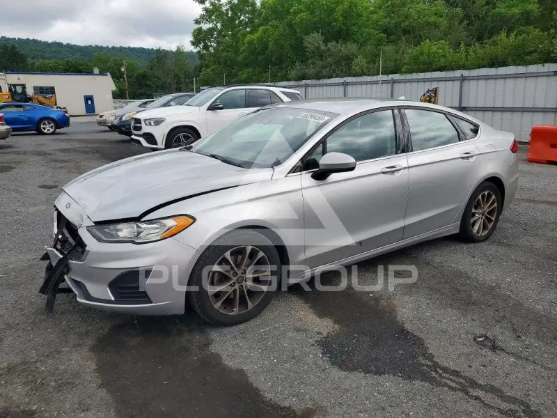 2019 Ford FUSION photo