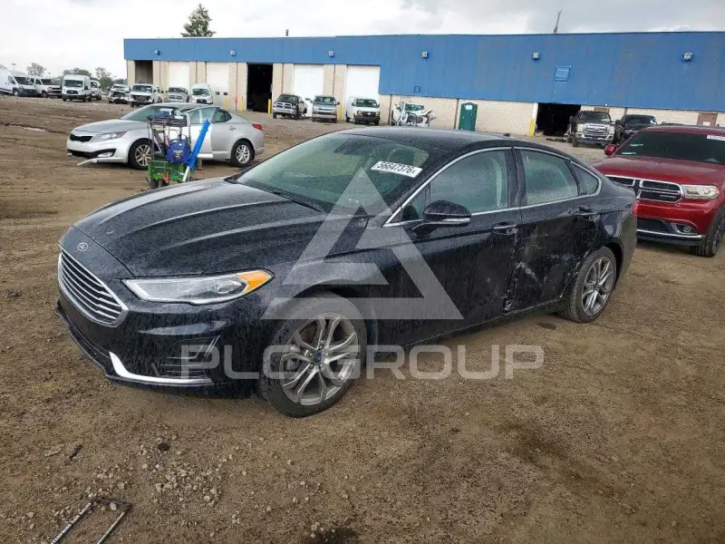 2019 Ford FUSION photo