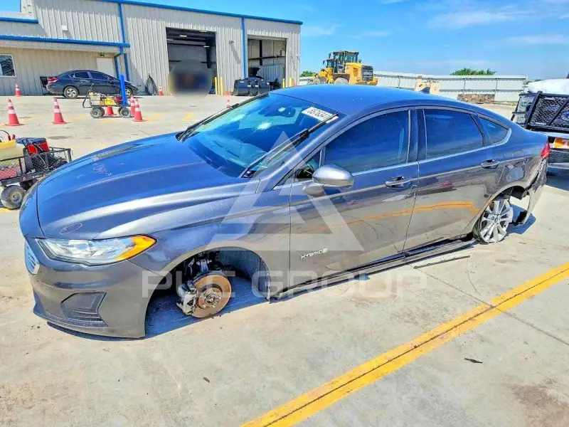 2019 Ford FUSION photo