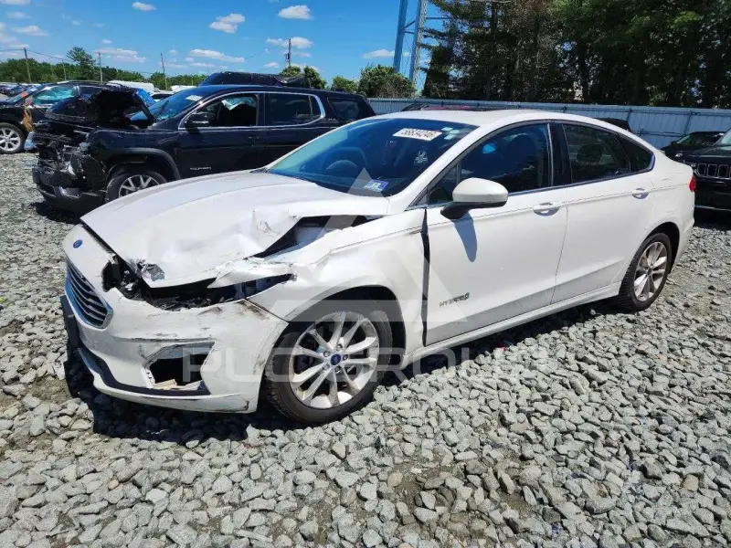 2019 Ford FUSION photo
