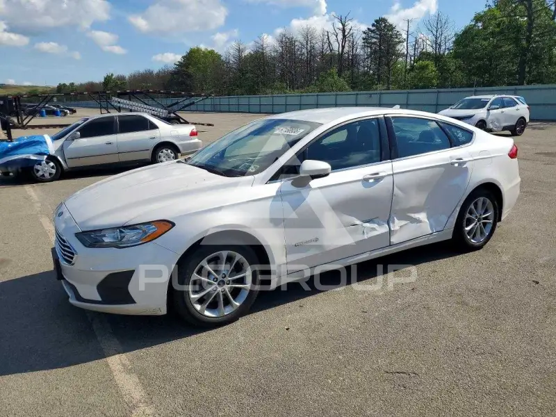 2019 Ford FUSION photo