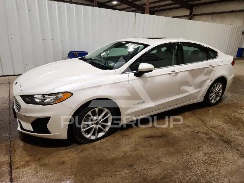 2019 Ford FUSION photo