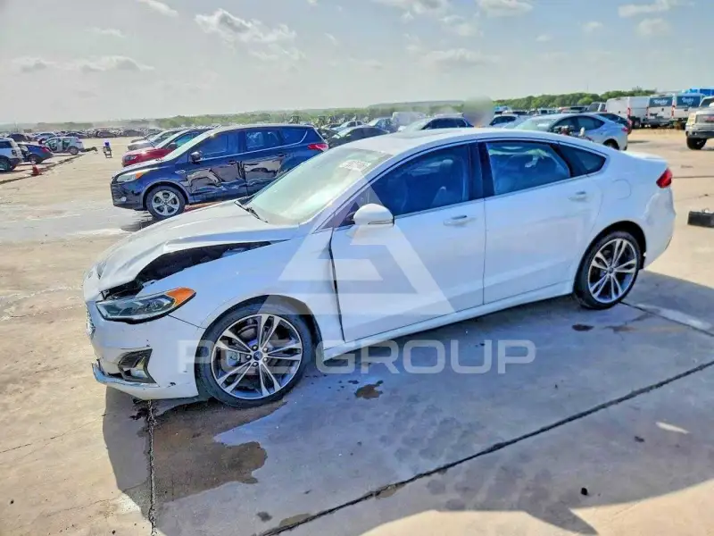 2019 Ford FUSION photo