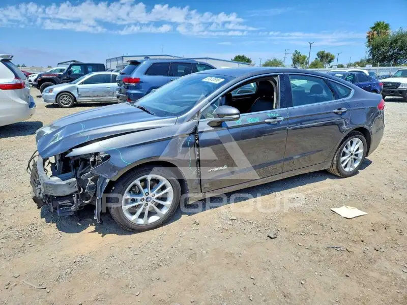 2019 Ford FUSION фото