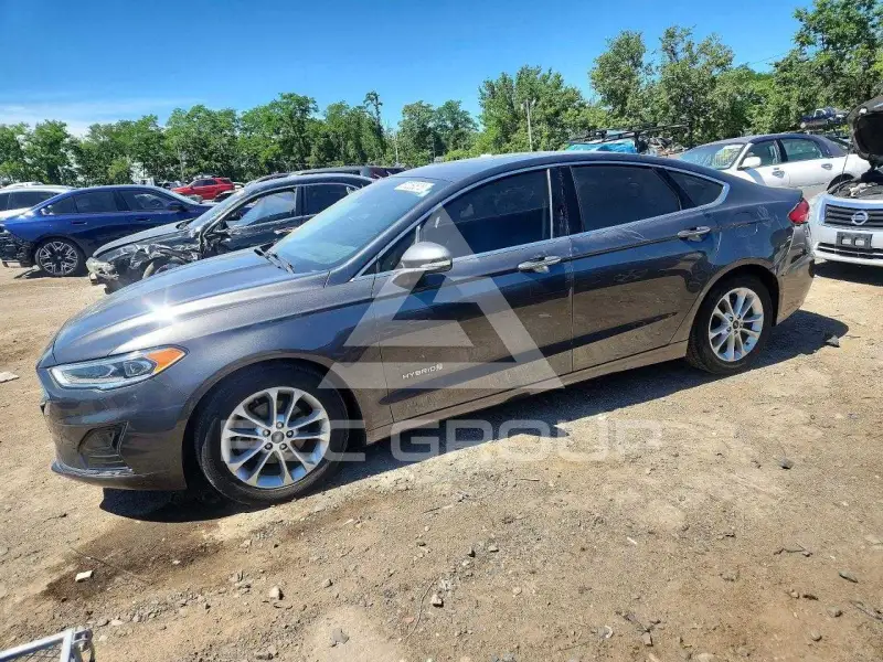 2019 Ford FUSION фото