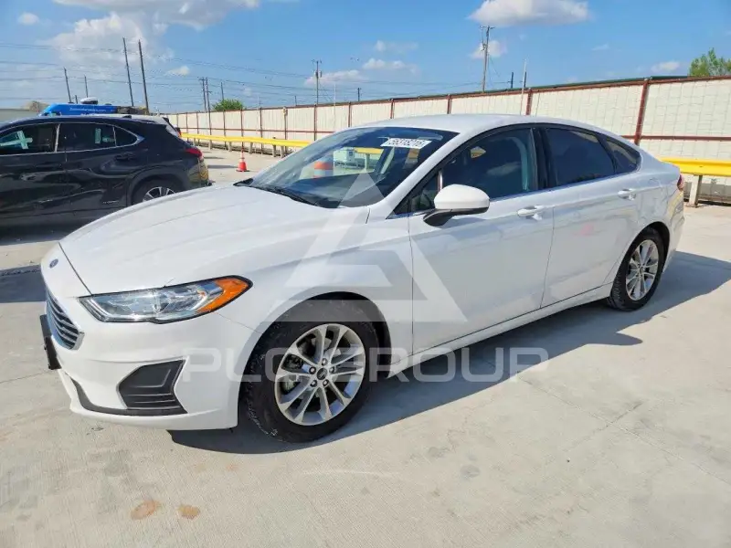 2019 Ford FUSION photo
