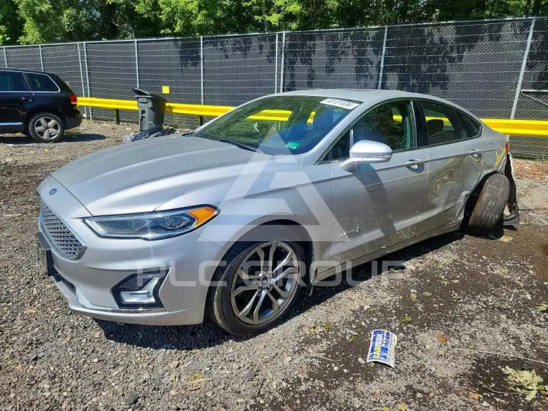2019 Ford FUSION photo