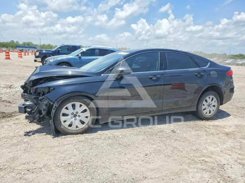 2019 Ford FUSION photo