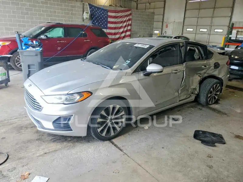 2019 Ford FUSION photo