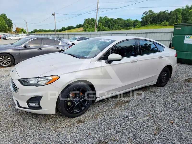 2019 Ford FUSION photo