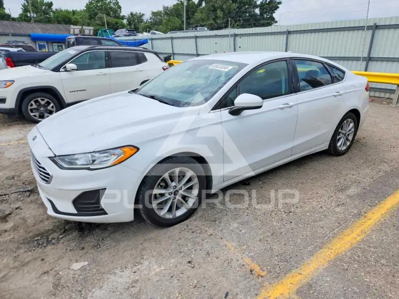 2019 Ford FUSION photo