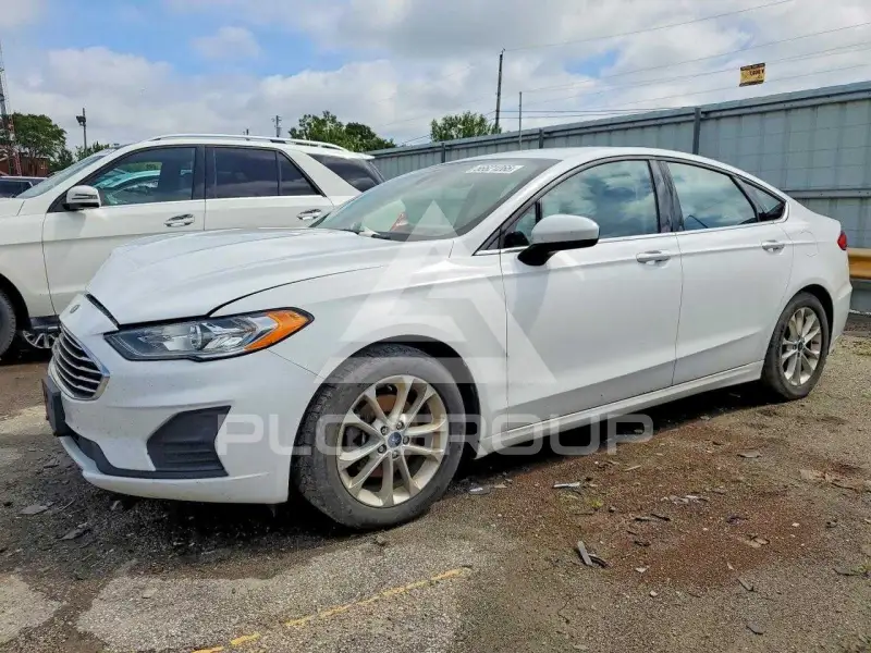 2019 Ford FUSION photo
