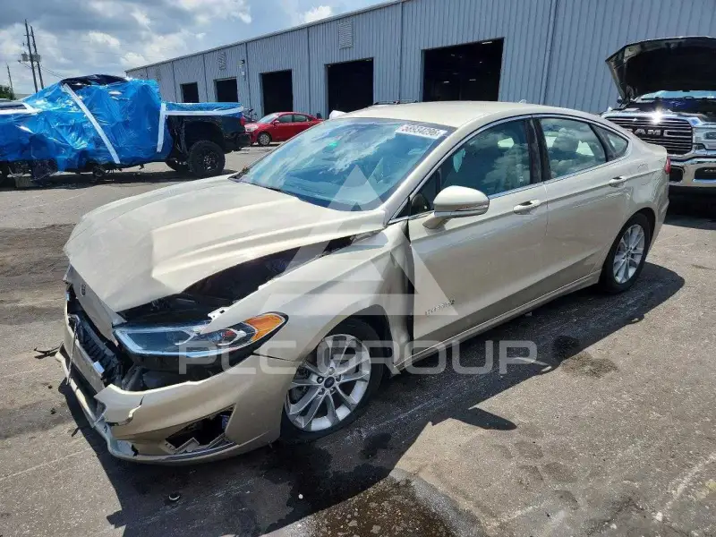 2019 Ford FUSION photo