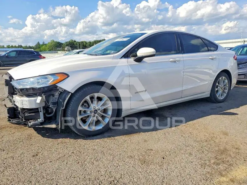 2019 Ford FUSION фото