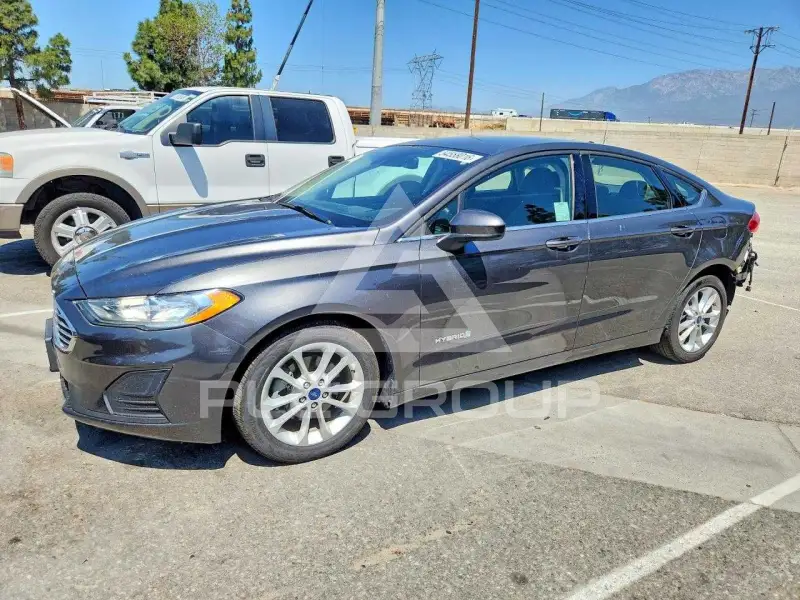 2019 Ford FUSION photo