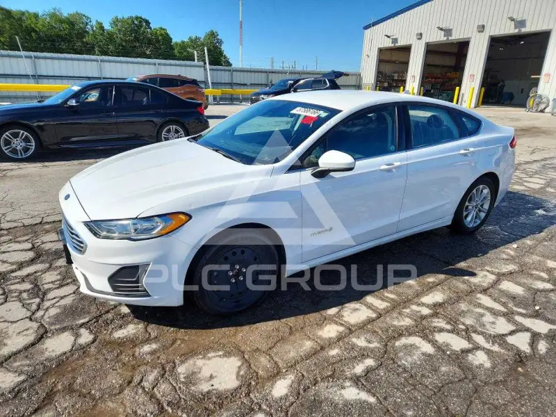 2019 Ford FUSION photo