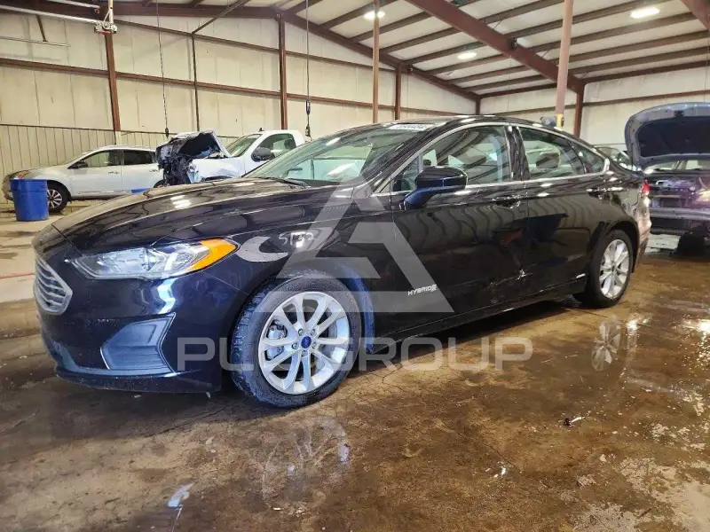 2019 Ford FUSION photo