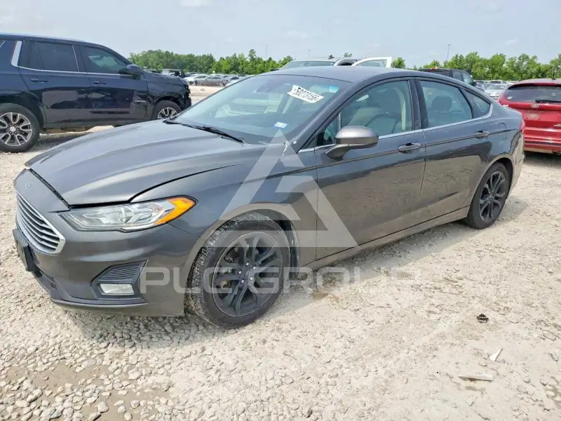 2019 Ford FUSION photo
