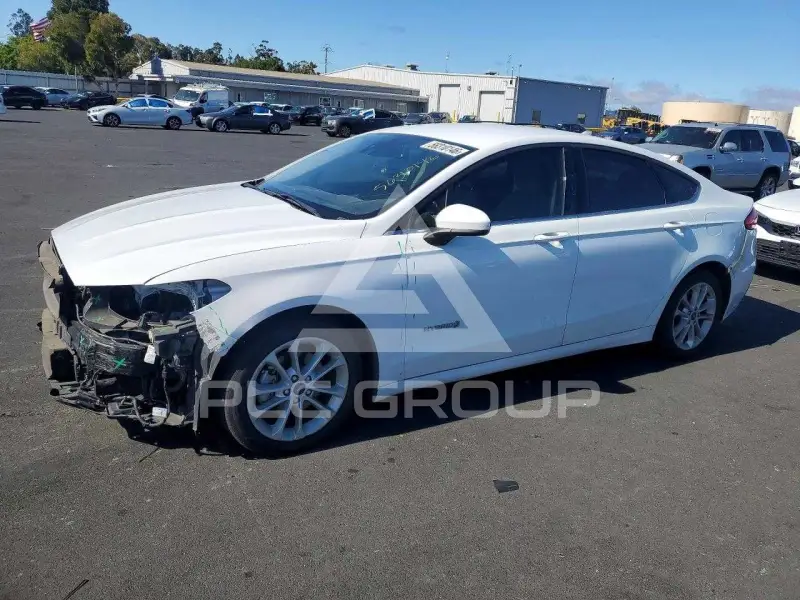 2019 Ford FUSION photo