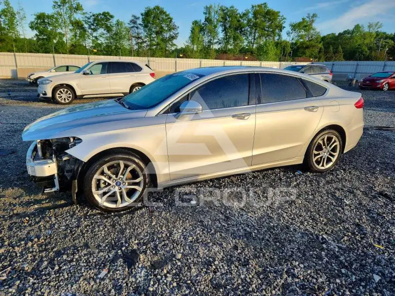 2019 Ford FUSION photo
