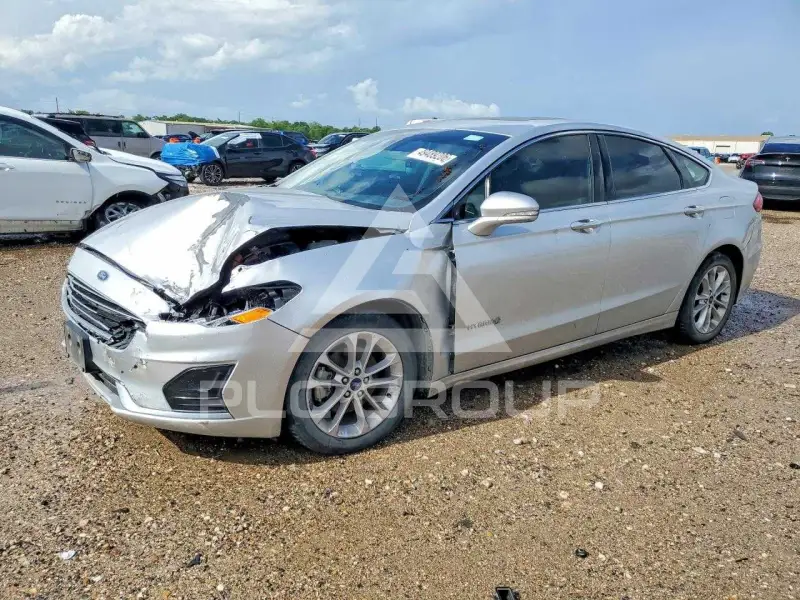 2019 Ford FUSION photo