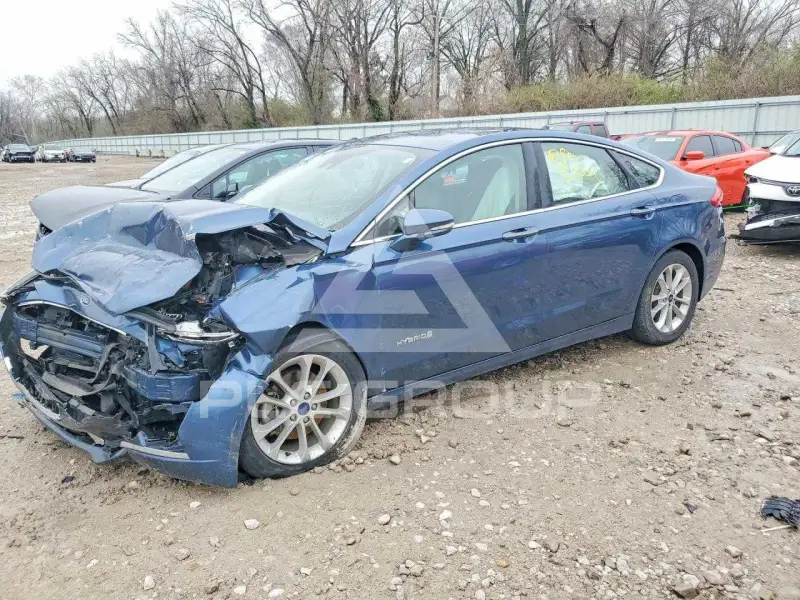 2019 Ford FUSION фото
