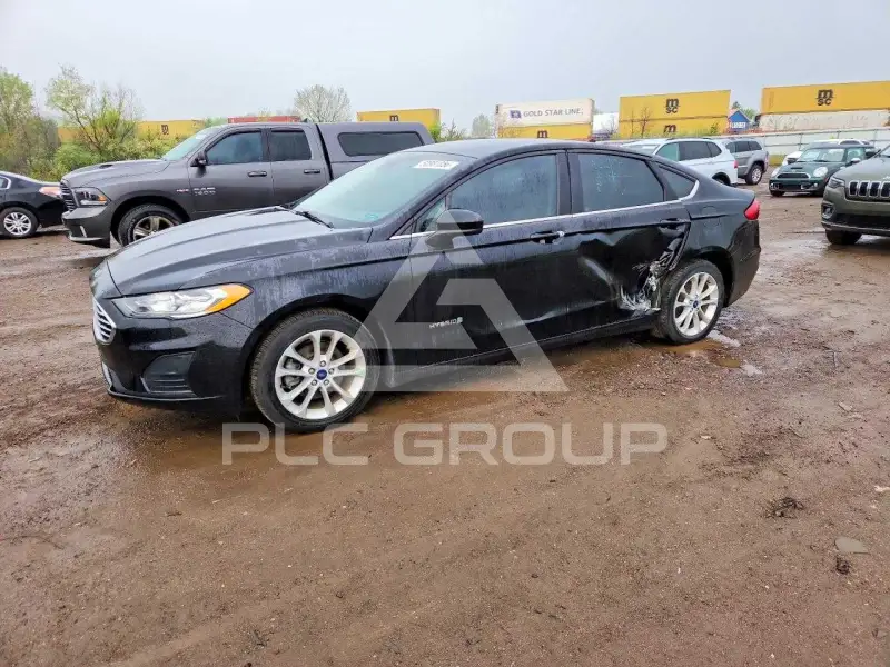2019 Ford FUSION photo
