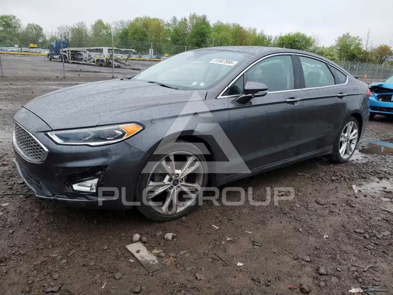 2019 Ford FUSION photo