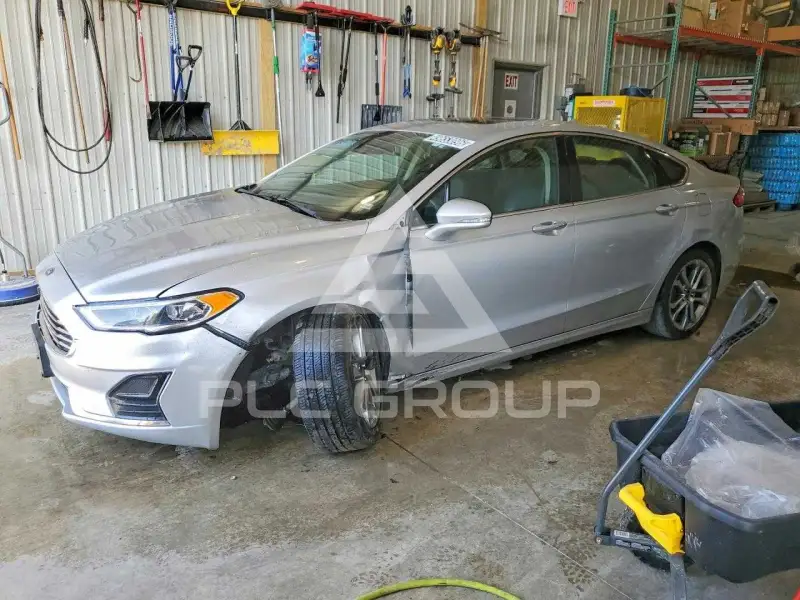 2019 Ford FUSION photo