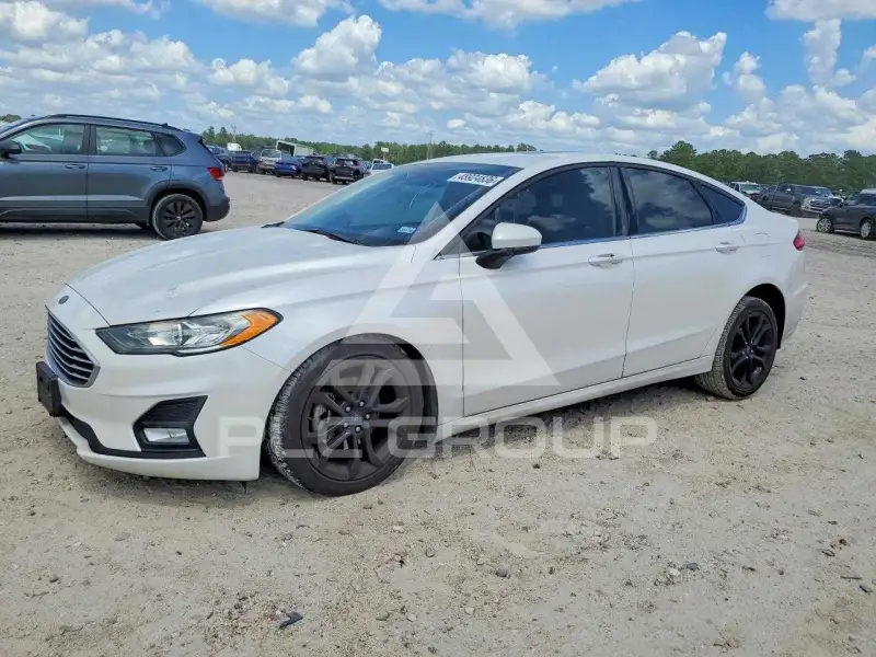 2019 Ford FUSION photo