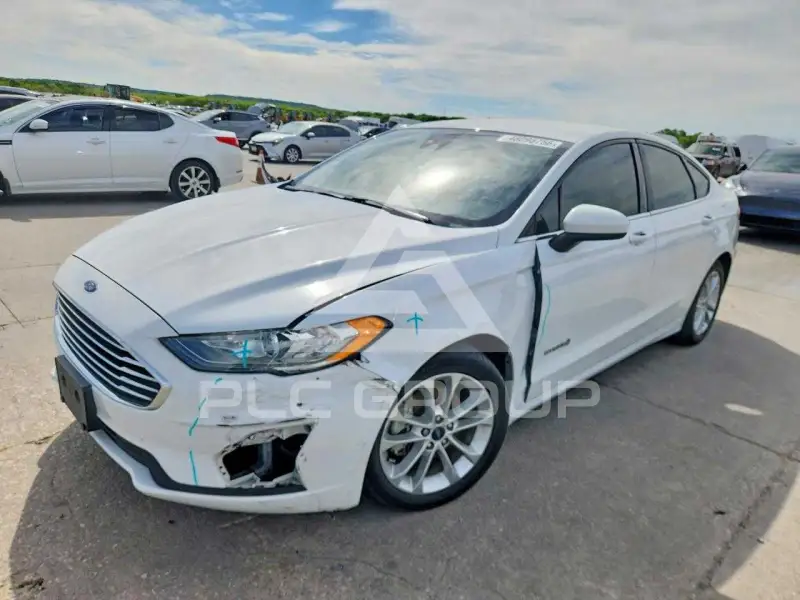 2019 Ford FUSION photo