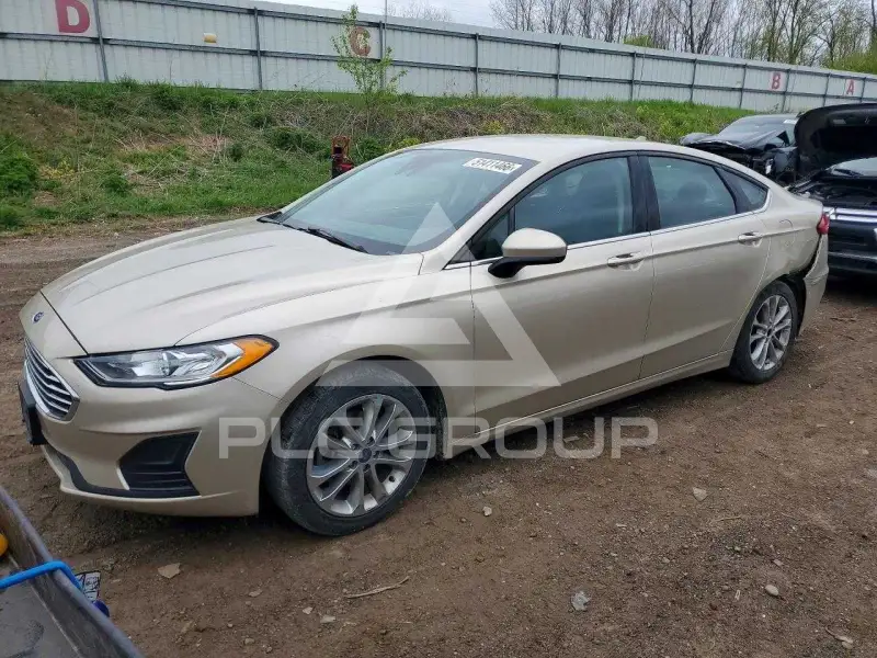 2019 Ford FUSION photo