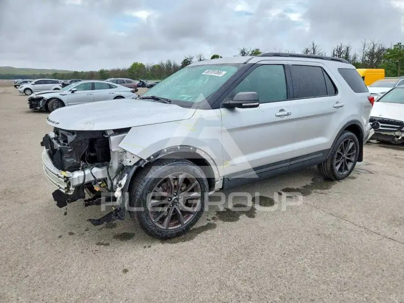 2019 Ford EXPLORER photo