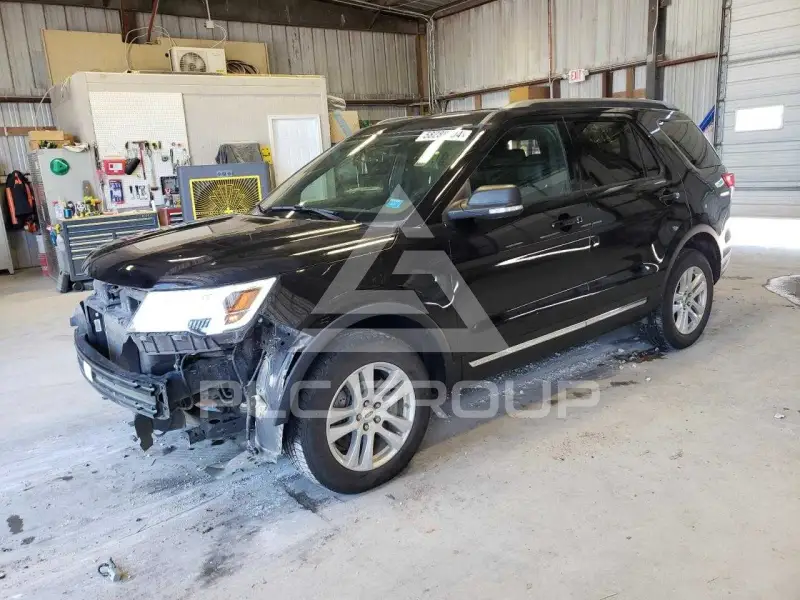 2019 Ford EXPLORER photo