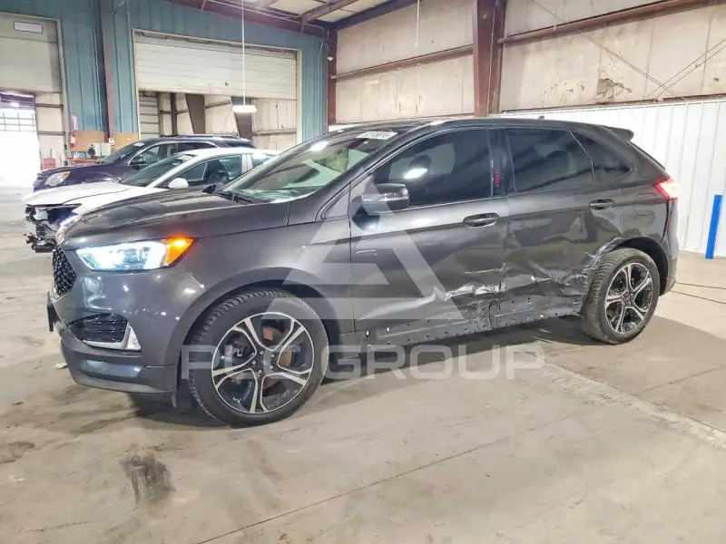2019 Ford EDGE photo