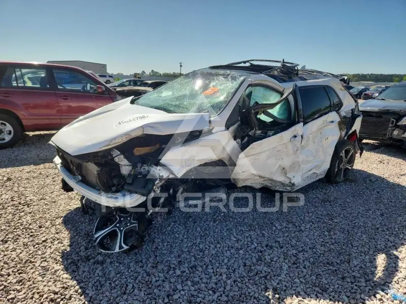 2019 Ford EDGE photo